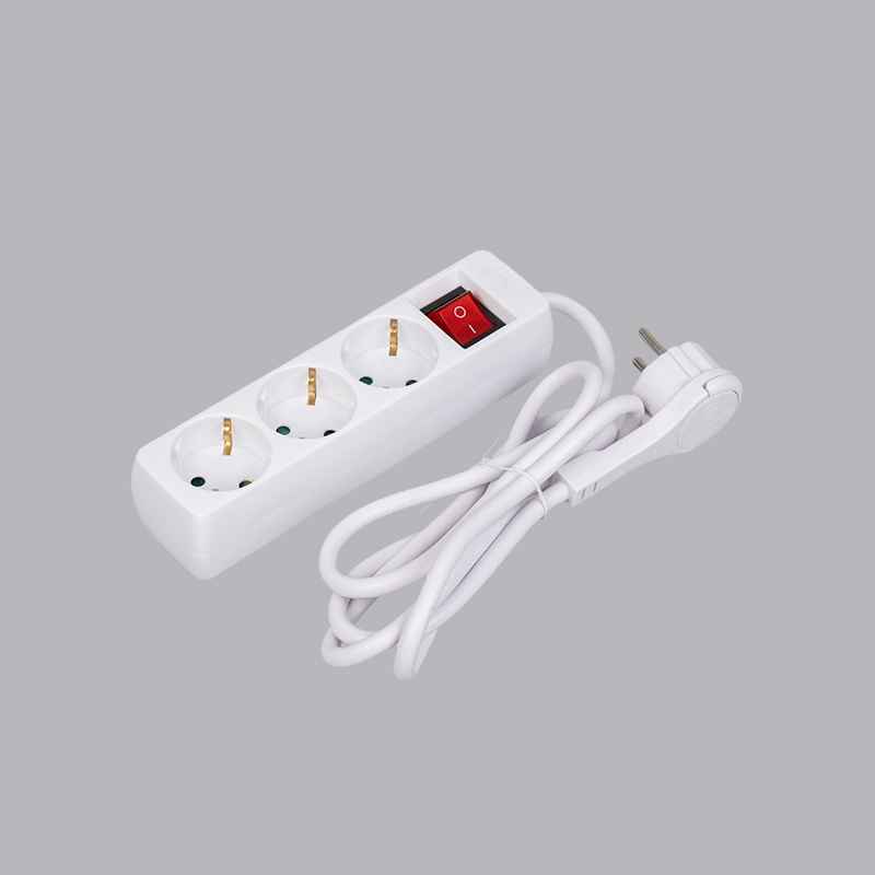 LOB-03KL Niemiecka prostokątna 3-kierunkowa listwa zasilająca z uchwytem i przełącznikiem Multi-Socket