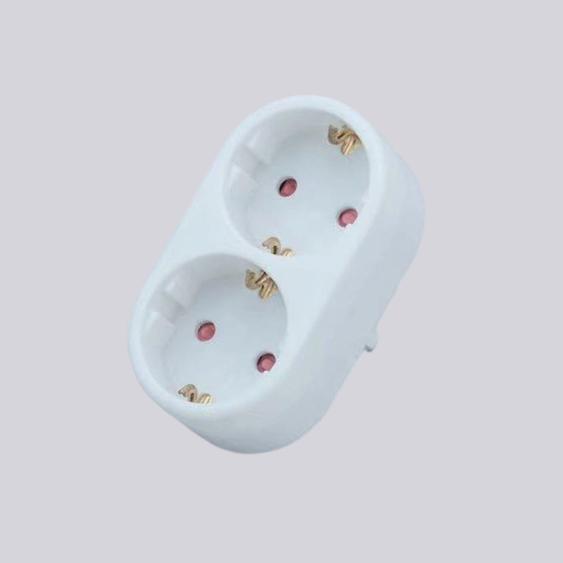 G01-02 Adapter z dwoma okrągłymi wtyczkami typu niemieckiego