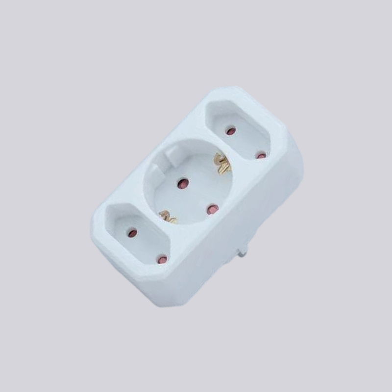 G01-01/2 adapter typu niemieckiego z jedną wtyczką okrągłą i dwiema wtyczkami płaskimi